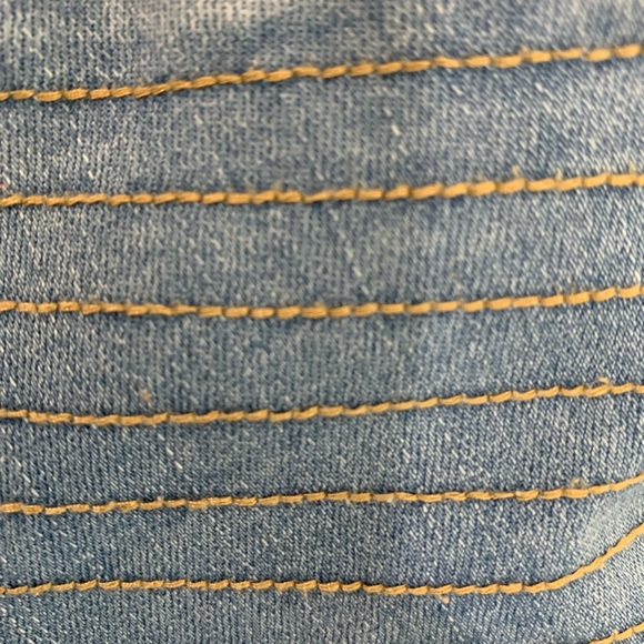 AKIRA HIGH WAISTED WIDE ELASTIC BUTTON UP ZIP FLY LIGHT WASH BALLOON JEANS - Picture 9 of 16